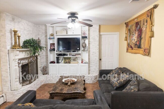 Building Photo - 30 Dumond Pl