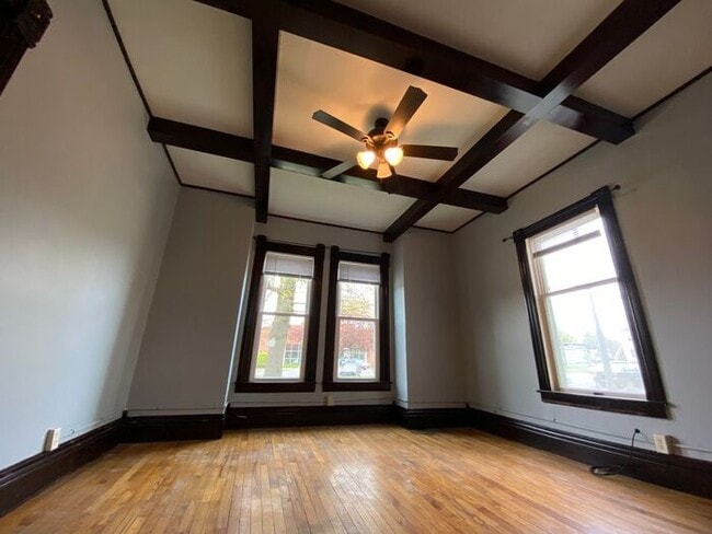 Building Photo - 1 bedroom MAIN floor apartment in Niles