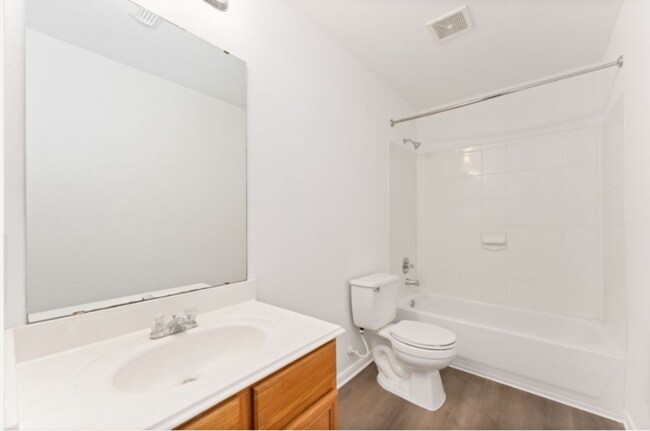 Building Photo - Stylish 3-Bedroom, 2-Bath in a Vibrant Spr...
