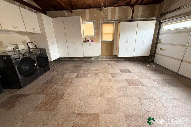 Building Photo - 136 Rosewood Way