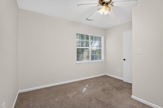 Building Photo - 7116 Markway Dr