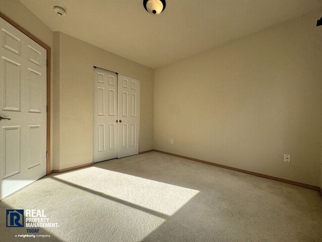 Building Photo - 3BR Silver Creek Home w/ Loft, Fireplace & 2-Car Garage!!