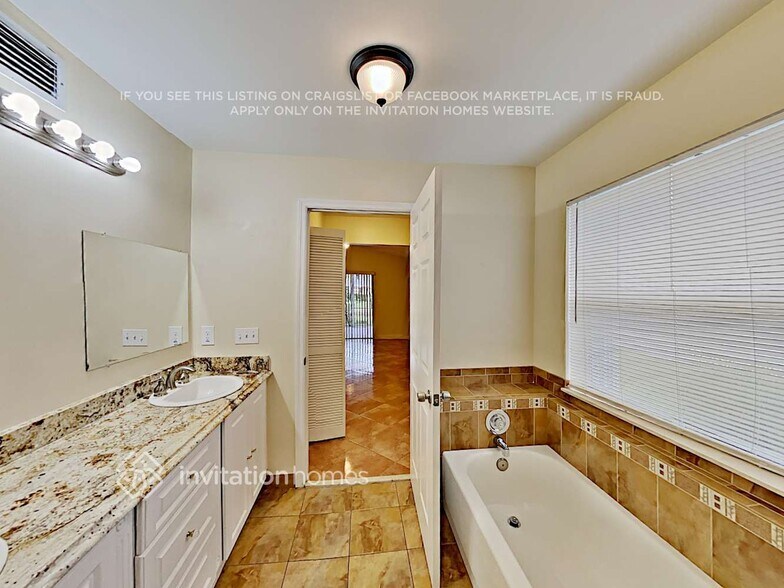 Building Photo - 114 Hammocks Ct