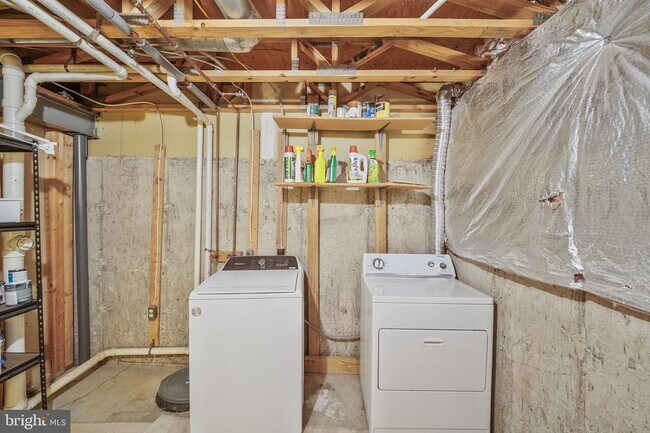 Building Photo - 7459 Aspenpark Rd