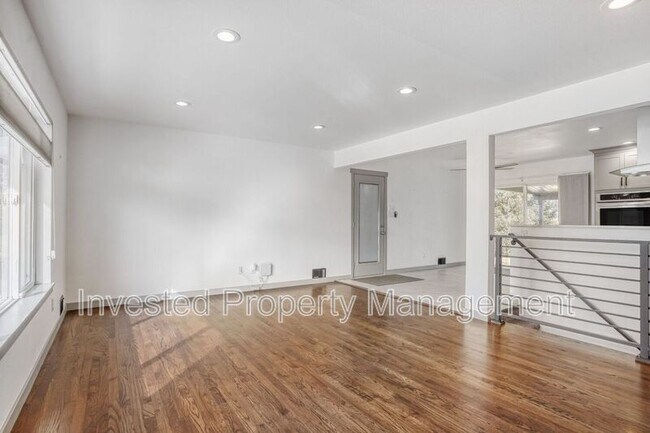 Building Photo - 3004 S Zurich Ct