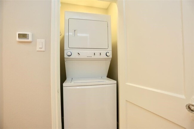 Building Photo - 4106 Milton St