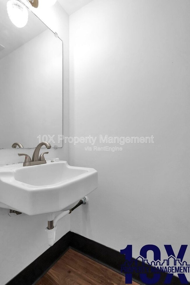 Building Photo - 141 Beacon Run W