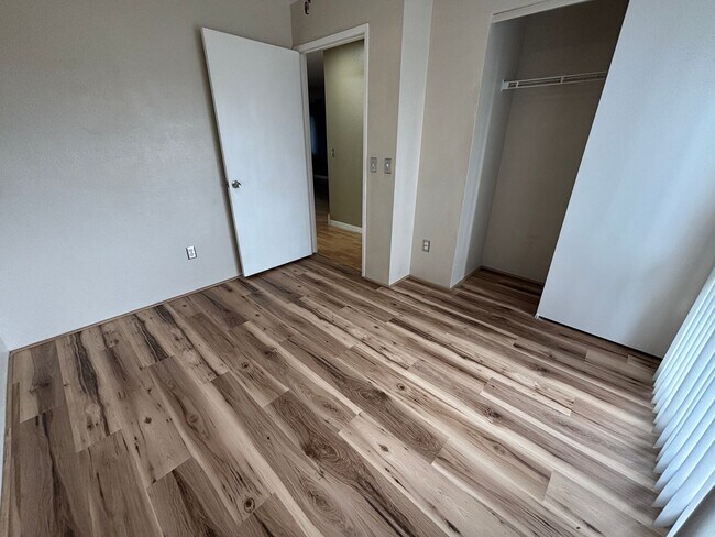Building Photo - Parkglen at Waikele - 2/2/2 - $2,700