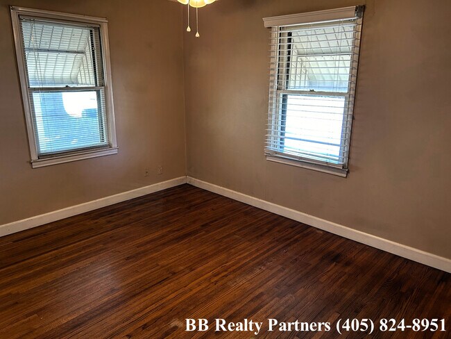 Building Photo - 431 S Pittsburg Ave