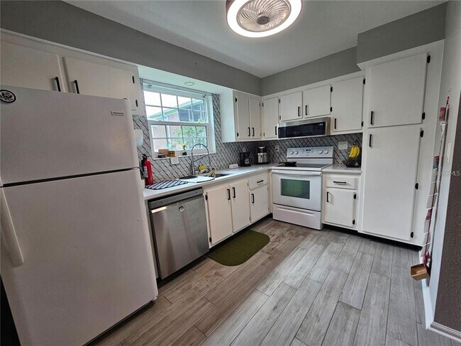 Building Photo - 3824 37th St S