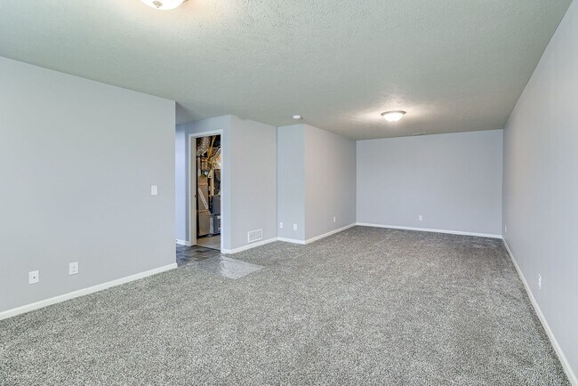 Building Photo - Must See In Whitetail Creek!!