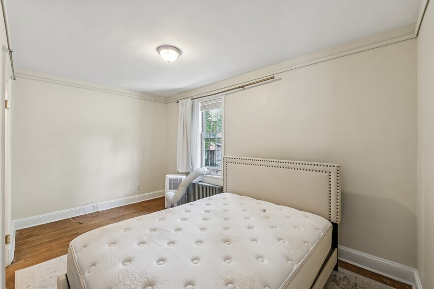 Building Photo - 7504 Hopkins Ave