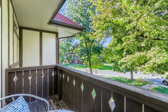 Building Photo - Charming Boulder Condo with Deck, Steps to...