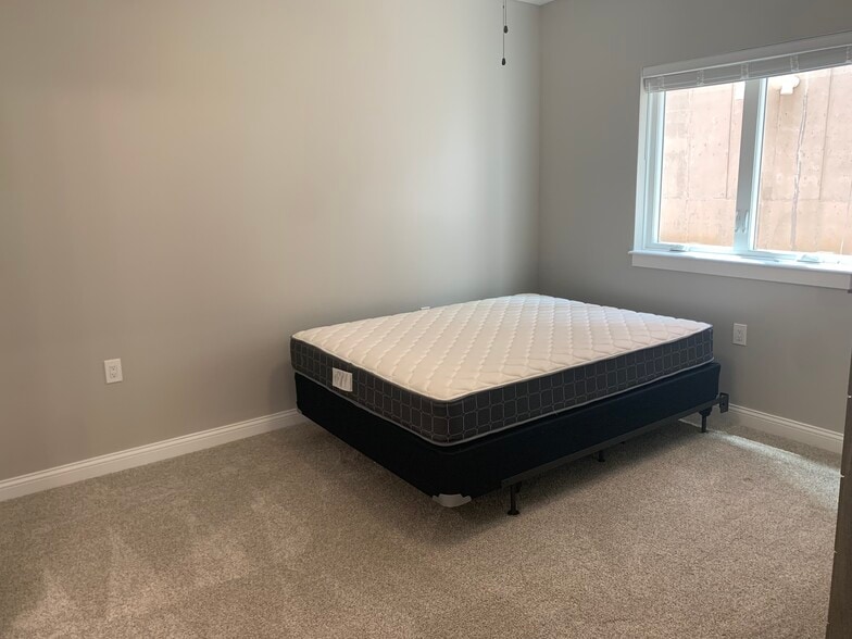 Building Photo - 403 W University Ave