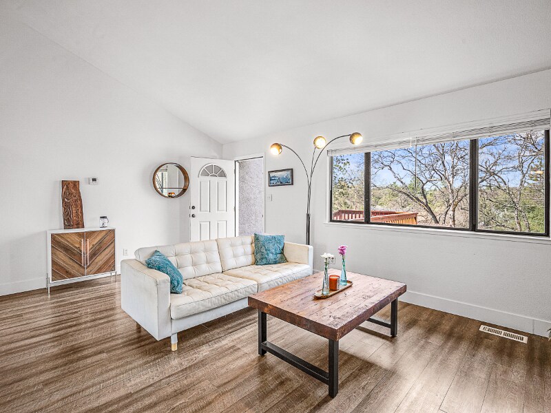 Building Photo - 23889 Oakmont Way