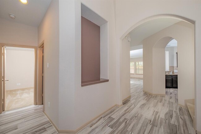 Building Photo - 11 Handbridge Pl