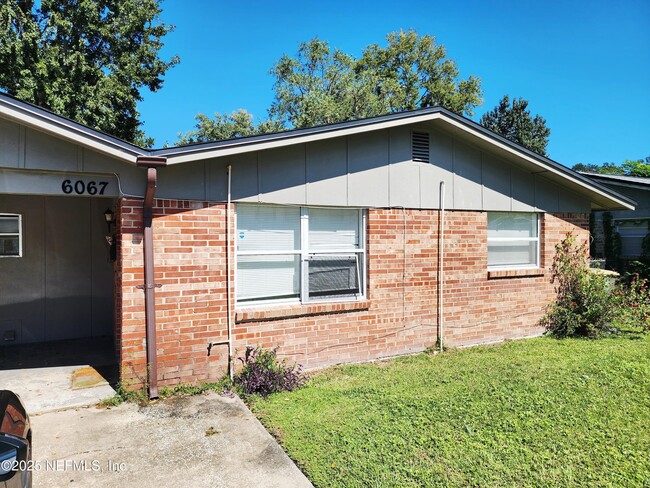 Building Photo - 6067 Longchamp Dr