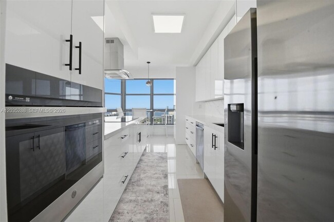 Building Photo - 3500 Mystic Pointe Dr