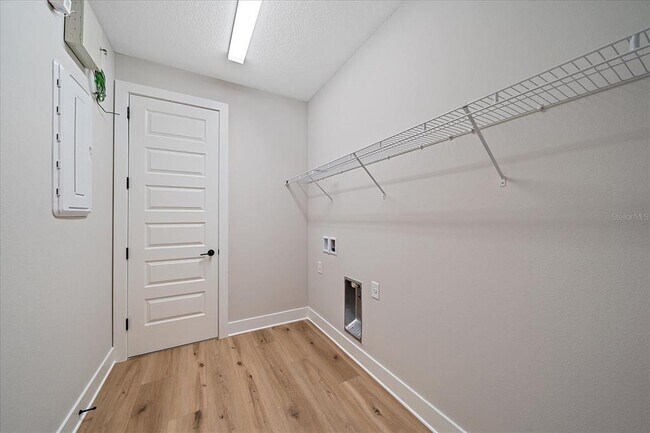 Building Photo - 8387 Windbound Ct