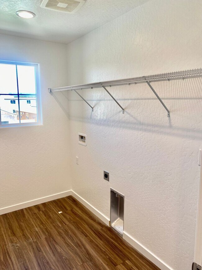 Building Photo - 5 Bedroom In Clovis Unified School District