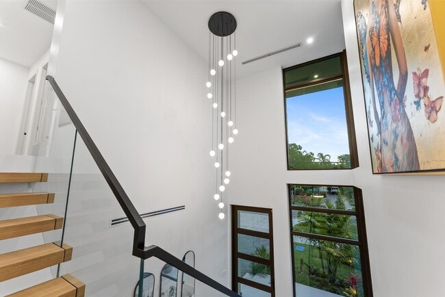 Building Photo - 220 S Swinton Ave