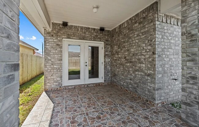 Building Photo - Beautiful 4BR / 3.5BA Home with Garage, Patio & Premium Features