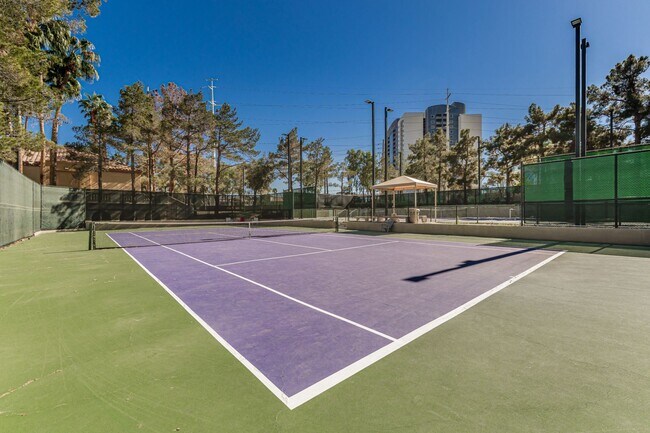 Building Photo - Meridian Guard Gated 2 Bedroom Condo over looking pool!