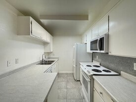 Building Photo - 32502 Cathedral Canyon Dr