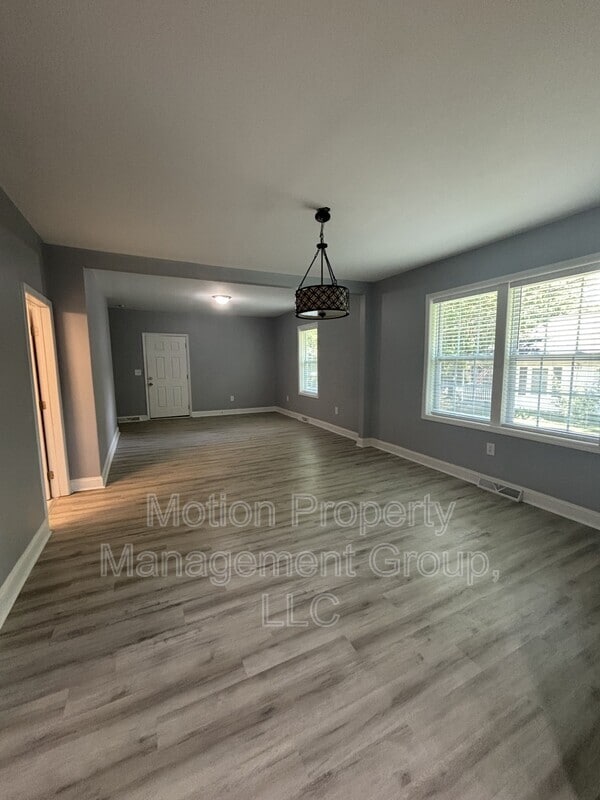 Building Photo - 131 Dixon Cir