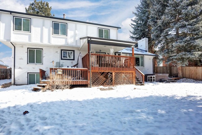 Building Photo - Beautiful 5 Bedroom Home Near the Cherry C...