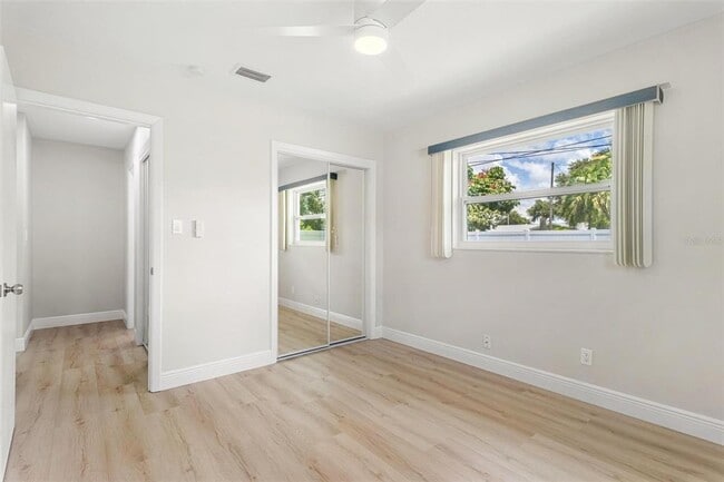 Building Photo - 10971 90th Ave