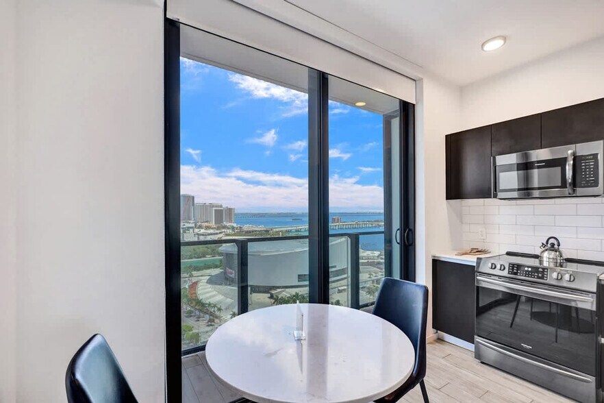 Building Photo - 398 NE 5th St