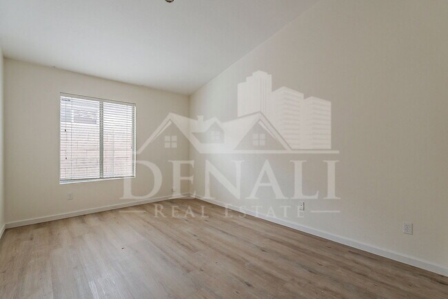 Building Photo - 15728 N 104th St