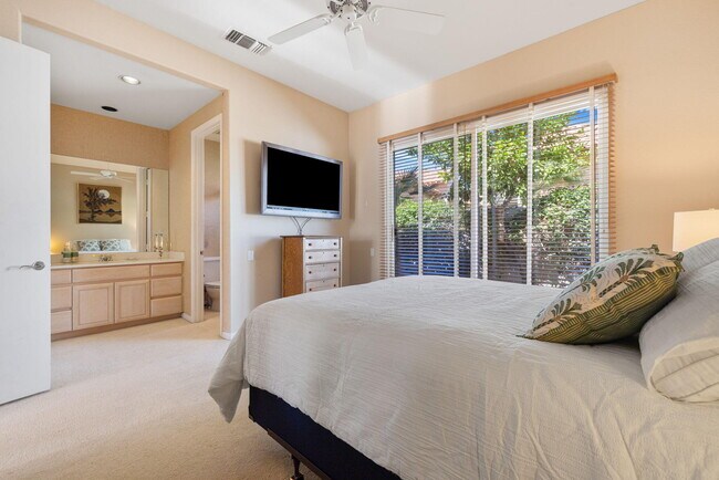 Building Photo - 48145 Paso Tiempo Ln