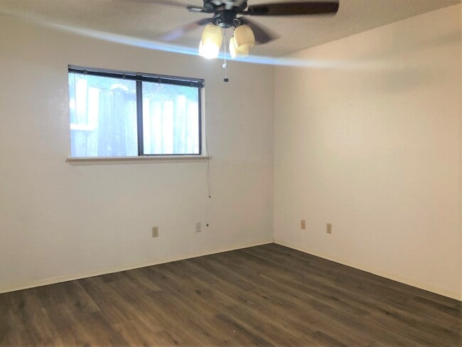 Building Photo - 6503 Hart Ln