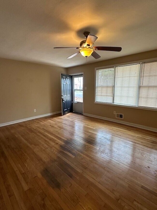 Building Photo - 106 Bethune Dr