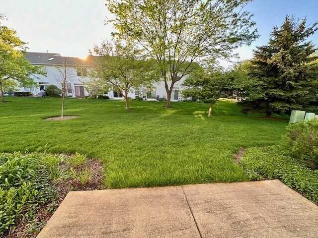 Building Photo - 2833 Vernal Ln