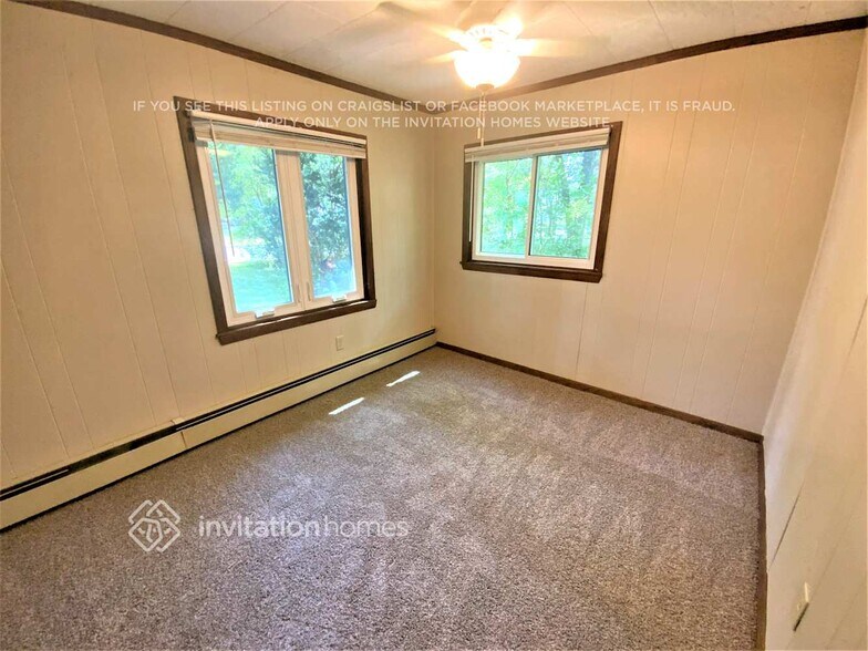 Building Photo - 10905 Irwin Ave S