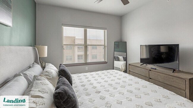 Building Photo - 650 S Main St