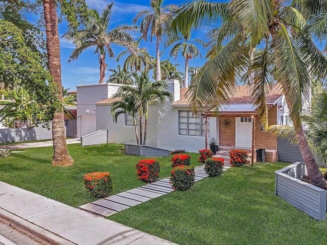 Building Photo - 715 Hollywood Blvd