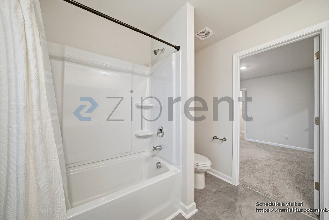 Building Photo - 2438 Bayberry St