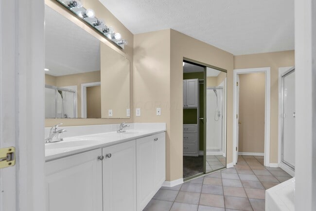 Building Photo - 3796 Village Club Dr