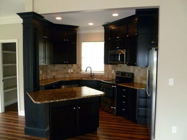 Building Photo - 3 Bedroom Victorian Style Home - Cherry Hill