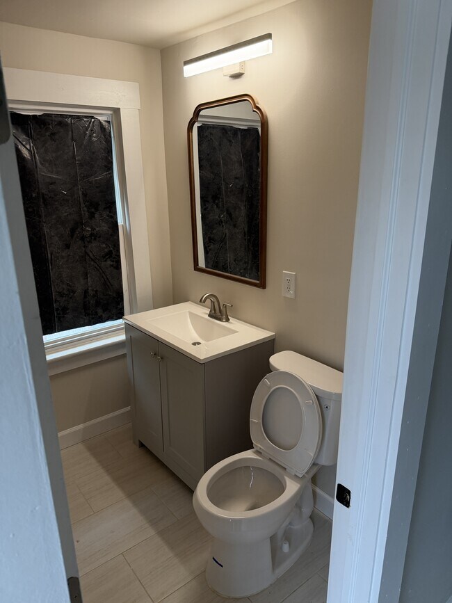 Building Photo - 13715 Thornhurst Ave