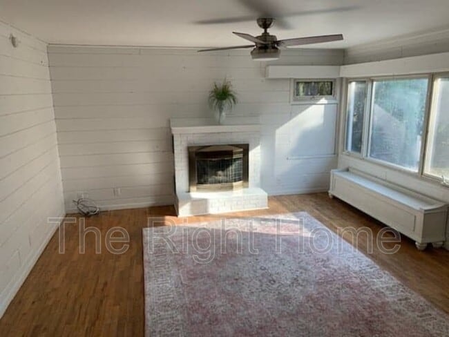 Building Photo - 8334 Izard St