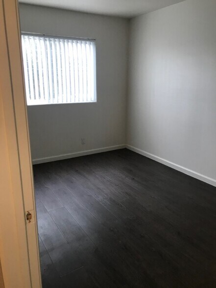 Building Photo - 13012 Riverside Dr