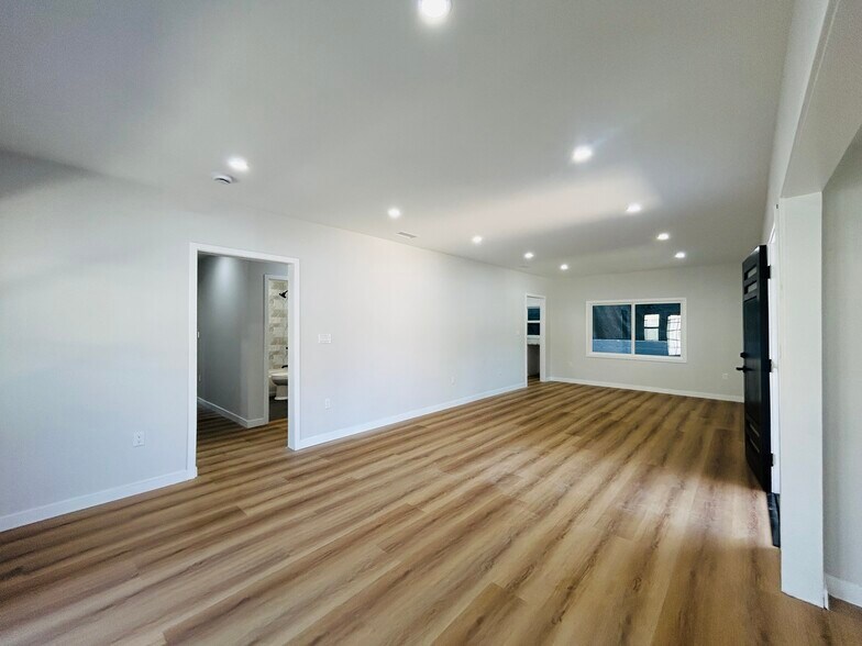 Building Photo - 14726 Friar St