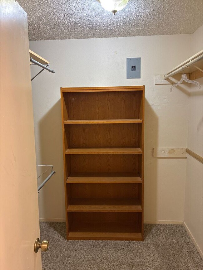 Building Photo - 1BR/1.5BA w/ Fireplace • Balcony • Pool Access in San Antonio