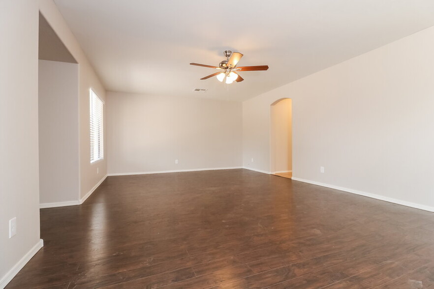Building Photo - 5003 W Pedro Ln