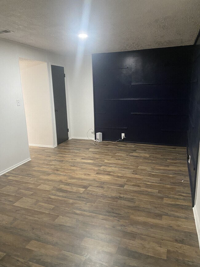 Building Photo - 9223 Redbridge Ct
